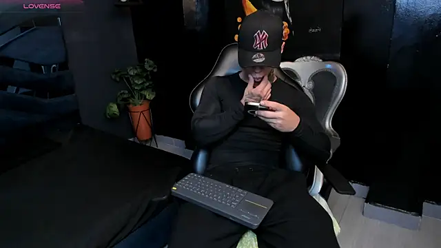 Flynn Riider online show from October 24, 2025, 5:34 pm