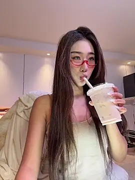 Snapshot of pinnnnnnk chatting on December 14, 2025, 11:49 am pinnnnnnk online show from December 14, 2025, 11:49 am