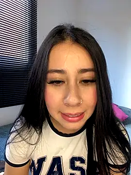 Snapshot of Zoee_t chatting on October 14, 2025, 9:47 pm Zoee t online show from October 14, 2025, 9:47 pm