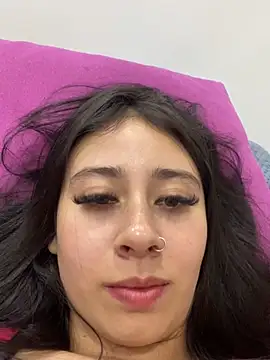 Snapshot of Zoee_t chatting on February 14, 2025, 3:33 am Zoee t online show from February 14, 2025, 3:33 am