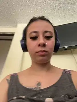 Snapshot of Zoee_t chatting on February 6, 2025, 6:35 pm Zoee t online show from February 6, 2025, 6:35 pm