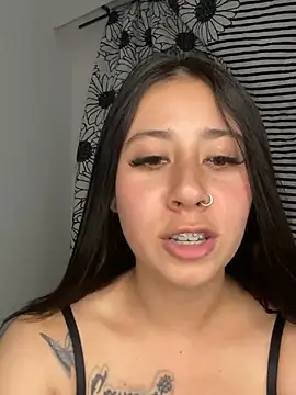 Snapshot of Zoee_t chatting on February 21, 2025, 4:48 pm Zoee t online show from February 21, 2025, 4:48 pm