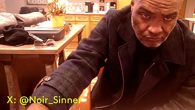 Snapshot of sinnernoir chatting on November 4, 2025, 4:38 am sinnernoir online show from November 4, 2025, 4:38 am