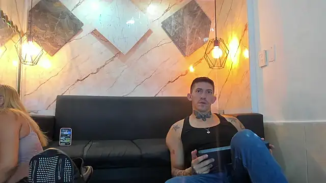 Duodreamhot online show from June 19, 2026, 5:13 am