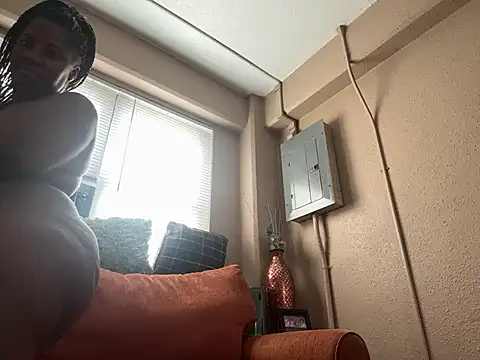 Snapshot of Eboni03 chatting on December 11, 2024, 6:20 pm Eboni03 online show from December 11, 2024, 6:20 pm