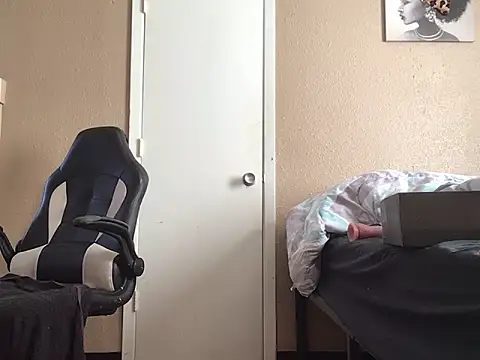 Snapshot of Eboni03 chatting on January 16, 2025, 6:27 pm Eboni03 online show from January 16, 2025, 6:27 pm