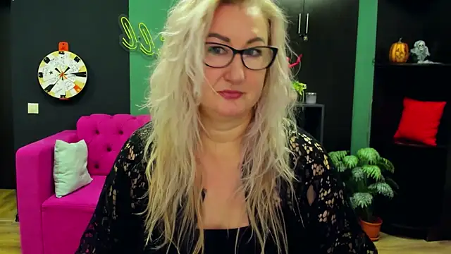 ChristyBrooks online show from March 19, 2025, 12:34 pm