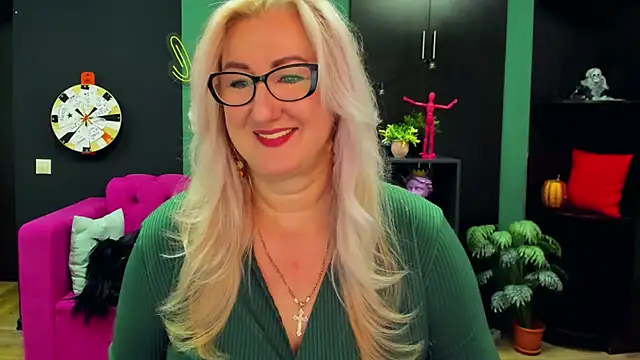 ChristyBrooks online show from March 10, 2025, 3:09 pm