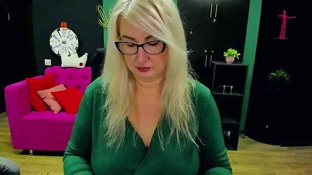 ChristyBrooks online show from November 28, 2025, 5:18 am