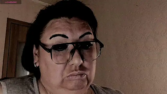 SexxyDreams1 online show from April 4, 2026, 2:07 am