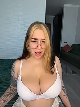 Snapshot of VikiDemi chatting on December 20, 2025, 7:44 am VikiDemi online show from December 20, 2025, 7:44 am