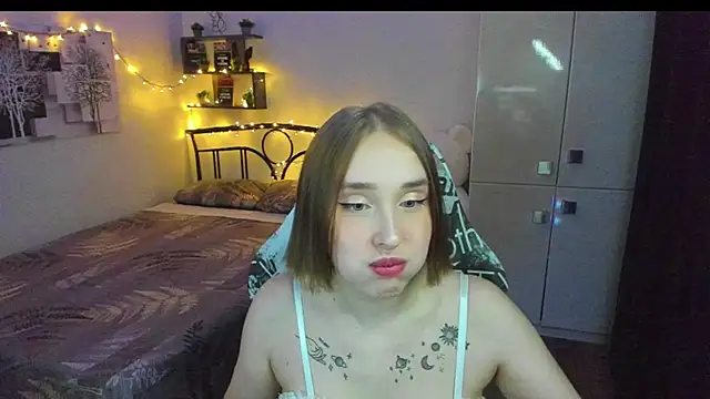 LinaTruly online show from June 9, 2026, 8:54 pm