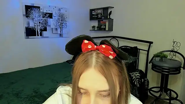 LinaTruly online show from March 5, 2025, 11:38 pm