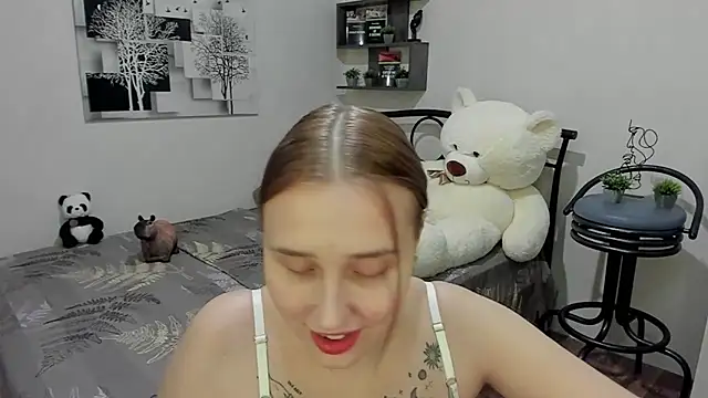 LinaTruly online show from March 18, 2025, 12:40 am