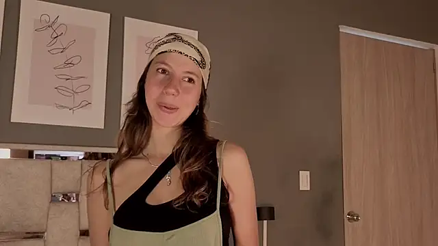 Snapshot of jolie_lov chatting on November 19, 2025, 1:33 pm jolie lov online show from November 19, 2025, 1:33 pm