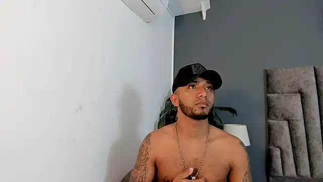 Robin Rief online show from December 2, 2025, 3:52 am