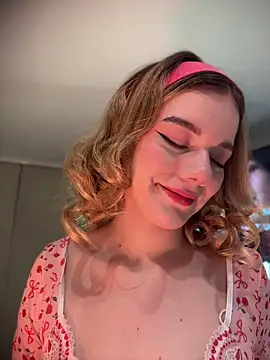 NicoleCut online show from May 9, 2026, 9:12 am