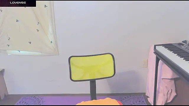  hellostormy  online show from April 19, 2026, 8:11 pm