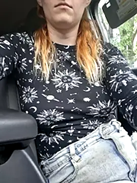 Snapshot of _hellostormy_ chatting on May 6, 2026, 2:10 pm hellostormy online show from May 6, 2026, 2:10 pm