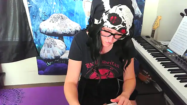  hellostormy  online show from November 6, 2025, 5:17 pm