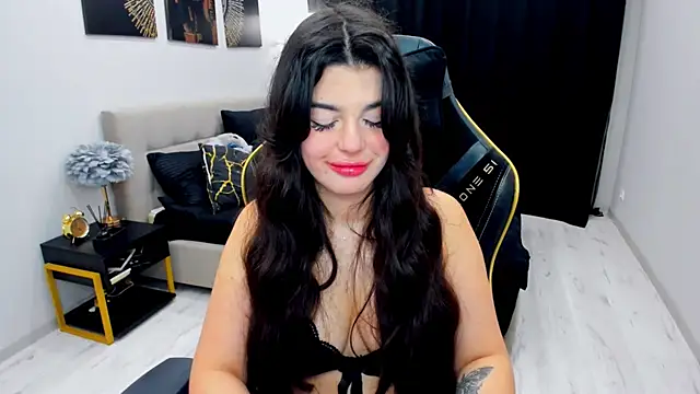 Snapshot of AlluringAriel chatting on June 9, 2026, 4:13 am AlluringAriel online show from June 9, 2026, 4:13 am