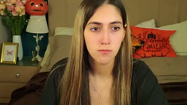 Teresa Stane online show from November 4, 2025, 5:22 am