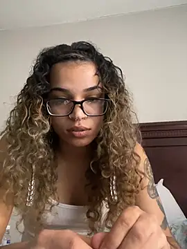 Snapshot of 1prettygem chatting on December 20, 2024, 8:01 pm 1prettygem online show from December 20, 2024, 8:01 pm