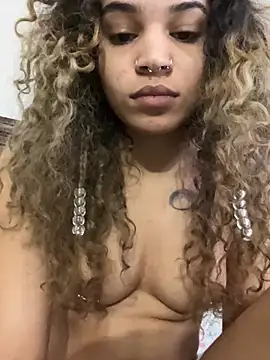 Snapshot of 1prettygem chatting on December 21, 2024, 6:11 pm 1prettygem online show from December 21, 2024, 6:11 pm