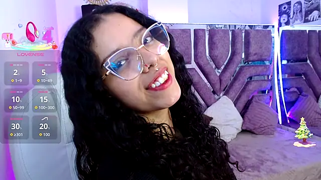 Snapshot of Aurora_Brownn chatting on December 14, 2025, 4:08 am Aurora Brownn online show from December 14, 2025, 4:08 am