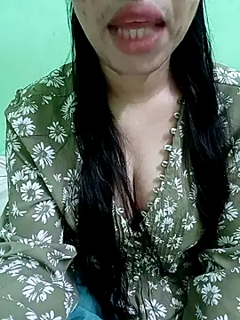 Haniya-143 online show from April 28, 2026, 6:12 pm