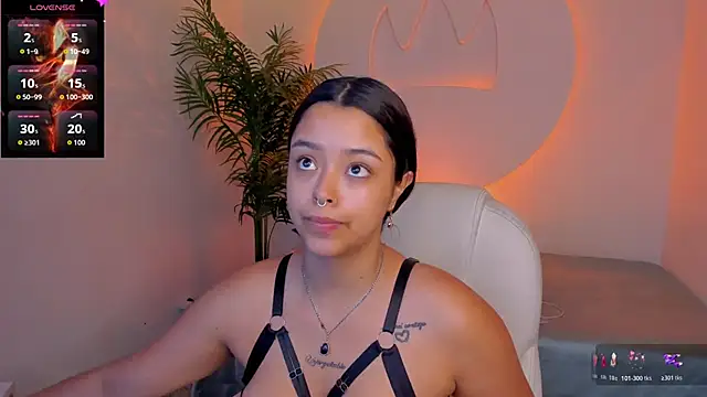 Snapshot of Ariana_Pierce chatting on December 3, 2025, 1:43 pm Ariana Pierce online show from December 3, 2025, 1:43 pm