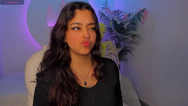 Snapshot of Ariana_Pierce chatting on October 31, 2025, 1:30 pm Ariana Pierce online show from October 31, 2025, 1:30 pm