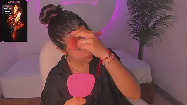 Snapshot of Ariana_Pierce chatting on November 4, 2025, 12:31 pm Ariana Pierce online show from November 4, 2025, 12:31 pm