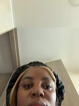 Snapshot of mia-brit chatting on October 9, 2025, 6:19 pm mia-brit online show from October 9, 2025, 6:19 pm