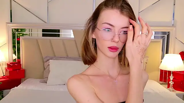 Snapshot of MeganMour chatting on December 14, 2025, 5:07 pm MeganMour online show from December 14, 2025, 5:07 pm