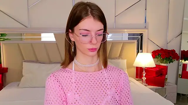 MeganMour online show from December 19, 2025, 5:26 pm