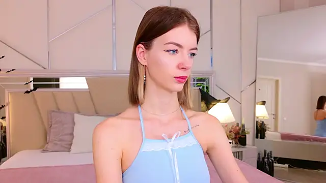 Snapshot of MeganMour chatting on November 4, 2025, 4:55 pm MeganMour online show from November 4, 2025, 4:55 pm