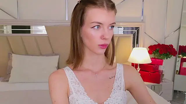 Snapshot of MeganMour chatting on December 3, 2025, 5:23 pm MeganMour online show from December 3, 2025, 5:23 pm