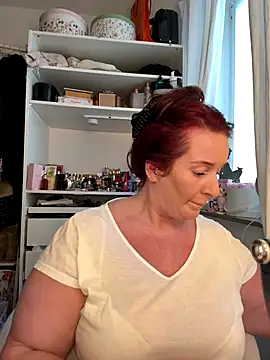 Engel mia online show from October 6, 2025, 1:12 pm