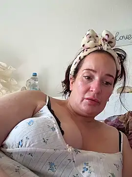 Engel mia online show from April 11, 2026, 8:29 am