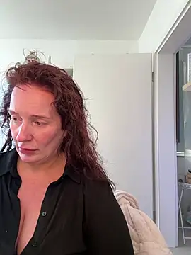 Snapshot of Engel_mia chatting on May 8, 2026, 1:37 pm Engel mia online show from May 8, 2026, 1:37 pm