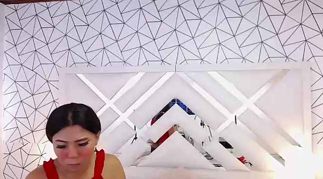 KYOO LENOXX online show from February 11, 2025, 12:58 pm