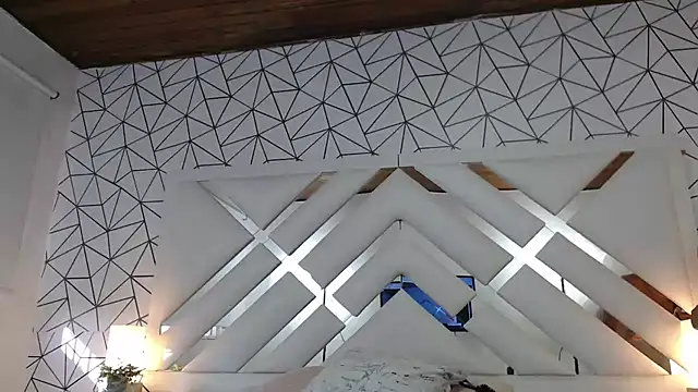 KYOO LENOXX online show from March 3, 2025, 12:39 pm