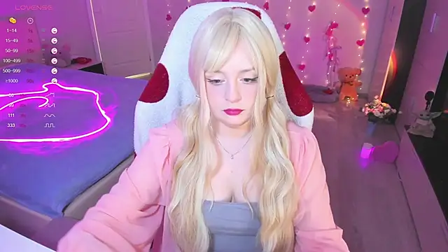 Snapshot of Amy_honey_angel chatting on March 12, 2025, 9:12 am Amy honey angel online show from March 12, 2025, 9:12 am