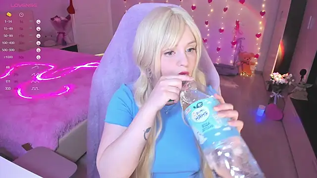 Snapshot of Amy_honey_angel chatting on March 1, 2025, 10:24 am Amy honey angel online show from March 1, 2025, 10:24 am