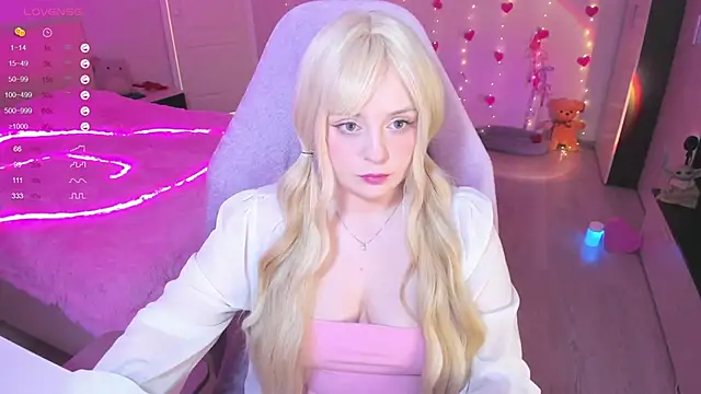 Snapshot of Amy_honey_angel chatting on March 10, 2025, 9:23 am Amy honey angel online show from March 10, 2025, 9:23 am