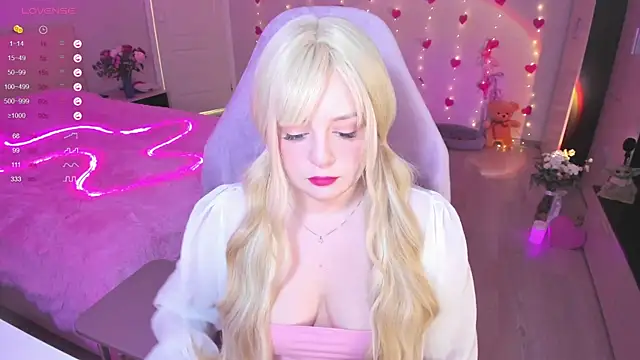 Snapshot of Amy_honey_angel chatting on March 3, 2025, 9:55 am Amy honey angel online show from March 3, 2025, 9:55 am