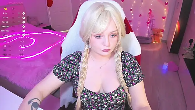 Snapshot of Amy_honey_angel chatting on February 22, 2025, 9:23 am Amy honey angel online show from February 22, 2025, 9:23 am