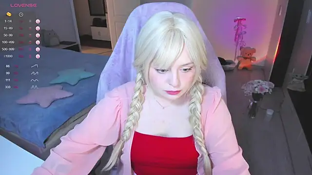 Snapshot of Amy_honey_angel chatting on January 28, 2025, 12:11 pm Amy honey angel online show from January 28, 2025, 12:11 pm