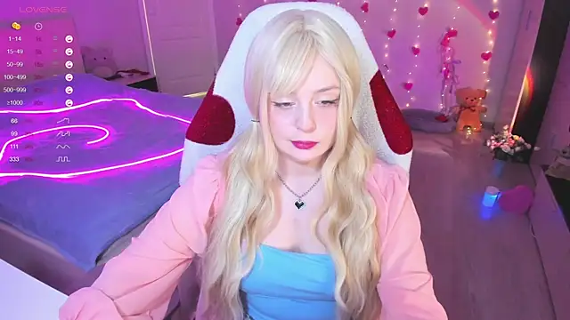 Snapshot of Amy_honey_angel chatting on March 13, 2025, 8:37 am Amy honey angel online show from March 13, 2025, 8:37 am